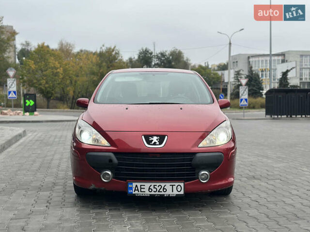 Красный Пежо 307, объемом двигателя 2 л и пробегом 189 тыс. км за 4500 $, фото 1 на Automoto.ua