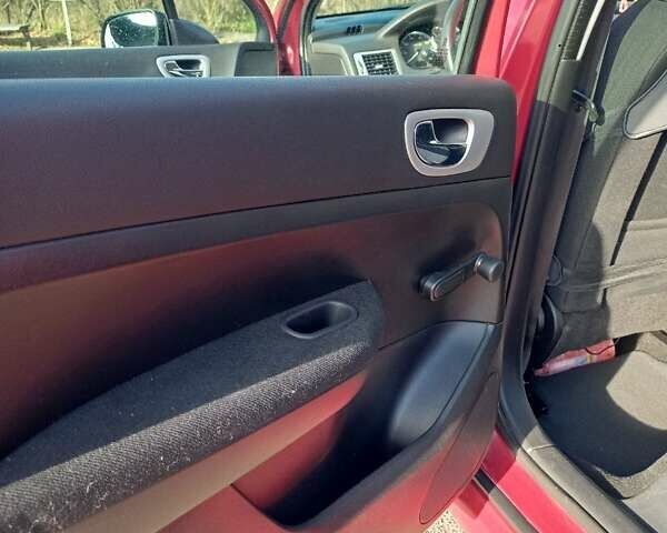 Червоний Пежо 307, об'ємом двигуна 1.59 л та пробігом 105 тис. км за 5000 $, фото 15 на Automoto.ua