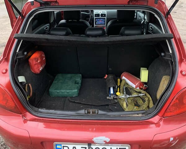 Красный Пежо 307, объемом двигателя 2 л и пробегом 204 тыс. км за 4200 $, фото 10 на Automoto.ua