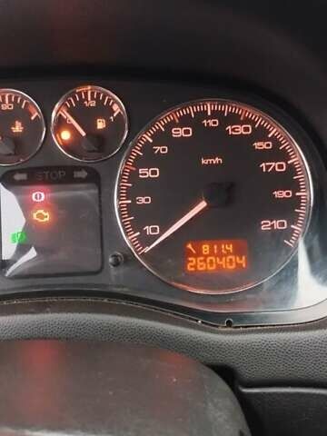 Красный Пежо 307, объемом двигателя 2 л и пробегом 260 тыс. км за 2600 $, фото 7 на Automoto.ua