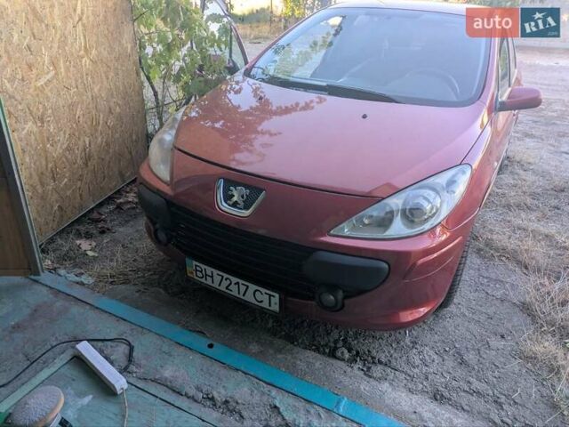 Красный Пежо 307, объемом двигателя 2 л и пробегом 275 тыс. км за 4500 $, фото 4 на Automoto.ua