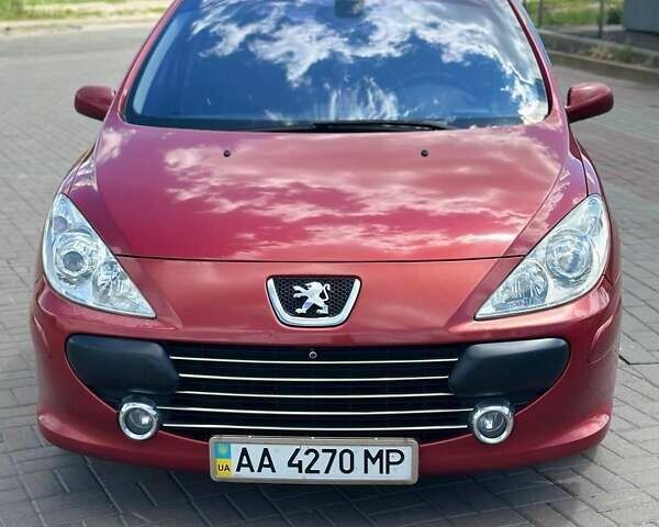 Красный Пежо 307, объемом двигателя 1.6 л и пробегом 216 тыс. км за 4800 $, фото 2 на Automoto.ua