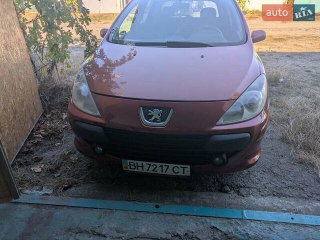 Красный Пежо 307, объемом двигателя 2 л и пробегом 275 тыс. км за 4500 $, фото 2 на Automoto.ua