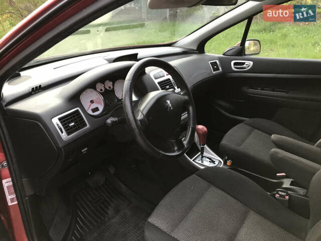 Красный Пежо 307, объемом двигателя 2 л и пробегом 246 тыс. км за 4500 $, фото 2 на Automoto.ua