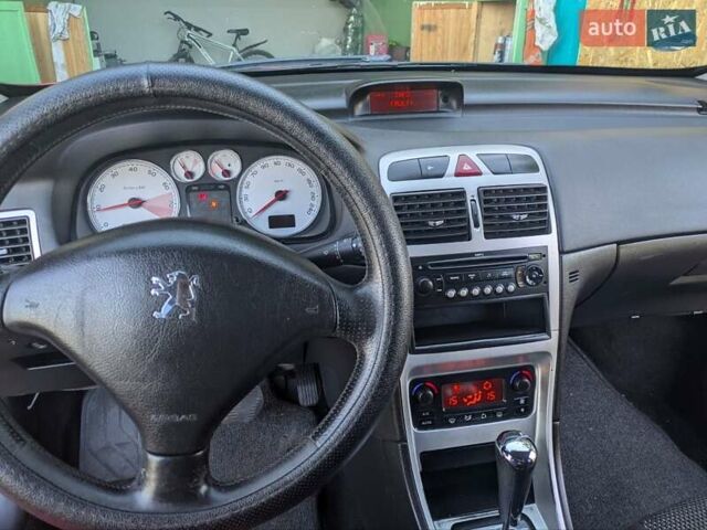 Красный Пежо 307, объемом двигателя 2 л и пробегом 275 тыс. км за 4500 $, фото 5 на Automoto.ua