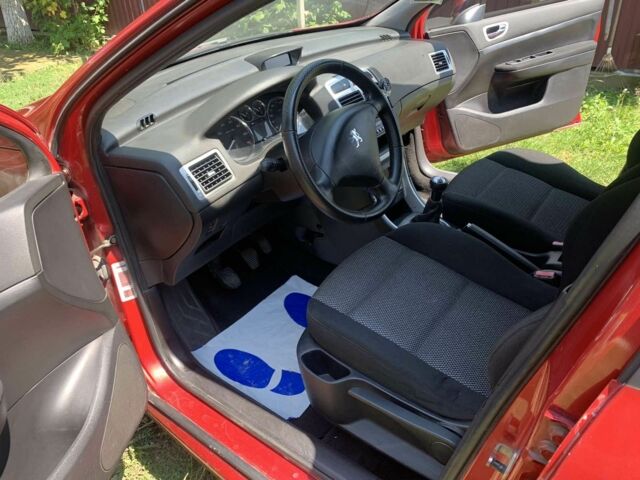 Красный Пежо 307, объемом двигателя 2 л и пробегом 206 тыс. км за 4400 $, фото 9 на Automoto.ua
