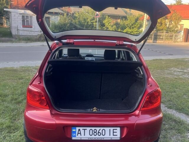 Красный Пежо 307, объемом двигателя 2 л и пробегом 225 тыс. км за 3899 $, фото 3 на Automoto.ua