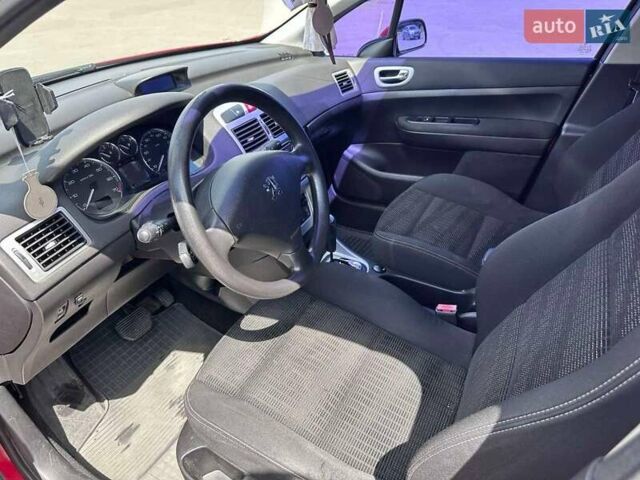 Красный Пежо 307, объемом двигателя 1.6 л и пробегом 216 тыс. км за 4800 $, фото 3 на Automoto.ua