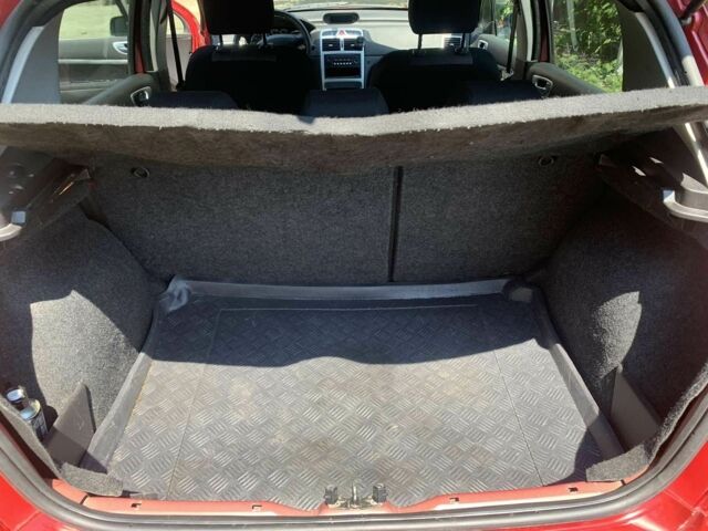 Красный Пежо 307, объемом двигателя 2 л и пробегом 206 тыс. км за 4400 $, фото 8 на Automoto.ua