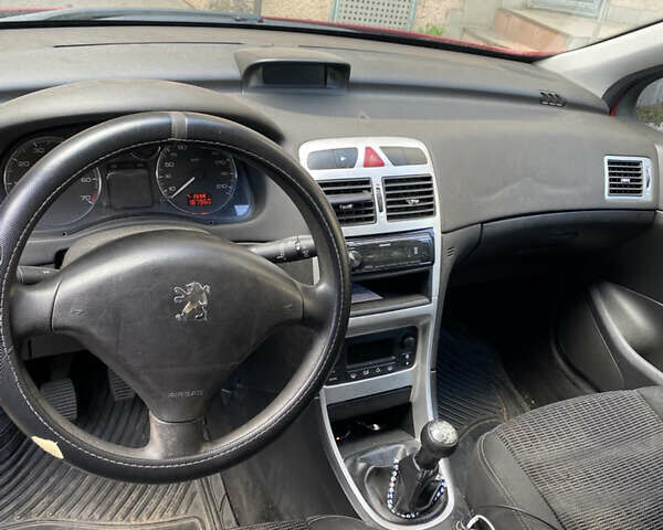 Червоний Пежо 307, об'ємом двигуна 1.59 л та пробігом 187 тис. км за 4990 $, фото 8 на Automoto.ua