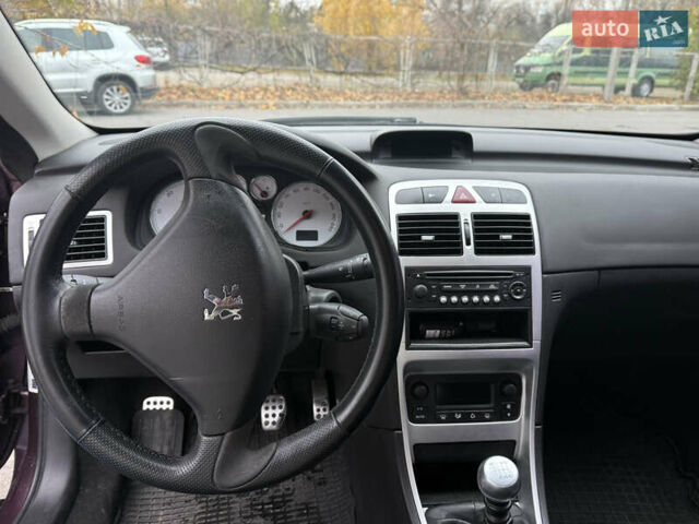 Красный Пежо 307, объемом двигателя 2 л и пробегом 255 тыс. км за 4199 $, фото 8 на Automoto.ua