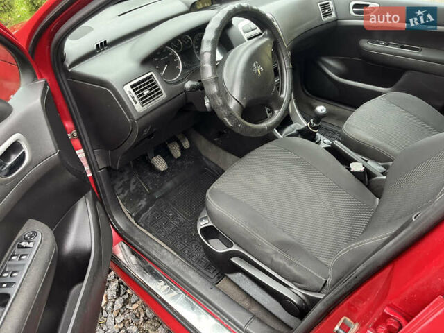 Красный Пежо 307, объемом двигателя 2 л и пробегом 320 тыс. км за 2200 $, фото 9 на Automoto.ua