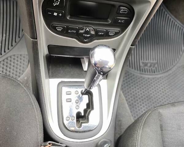 Червоний Пежо 307, об'ємом двигуна 2 л та пробігом 280 тис. км за 2200 $, фото 10 на Automoto.ua