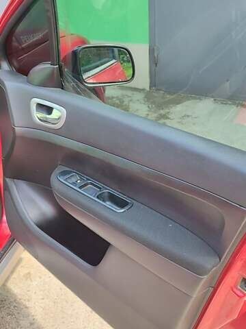 Красный Пежо 307, объемом двигателя 1.6 л и пробегом 286 тыс. км за 3600 $, фото 3 на Automoto.ua