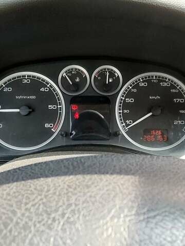 Красный Пежо 307, объемом двигателя 1.6 л и пробегом 286 тыс. км за 3600 $, фото 13 на Automoto.ua