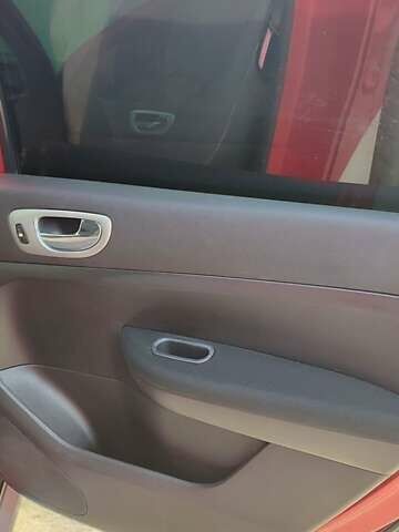 Красный Пежо 307, объемом двигателя 1.6 л и пробегом 286 тыс. км за 3600 $, фото 2 на Automoto.ua