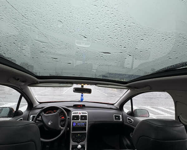 Красный Пежо 307, объемом двигателя 2 л и пробегом 253 тыс. км за 3400 $, фото 4 на Automoto.ua