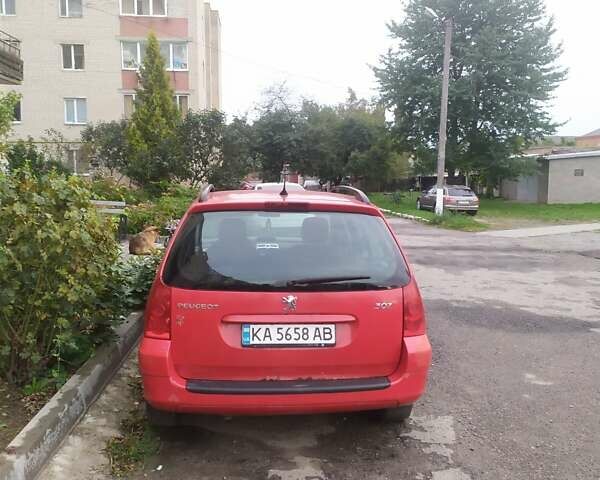Красный Пежо 307, объемом двигателя 1.6 л и пробегом 350 тыс. км за 3100 $, фото 1 на Automoto.ua