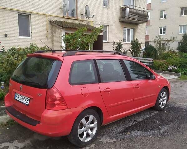 Красный Пежо 307, объемом двигателя 1.6 л и пробегом 350 тыс. км за 3100 $, фото 4 на Automoto.ua