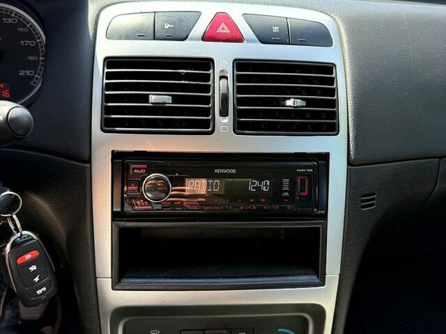 Червоний Пежо 307, об'ємом двигуна 1.6 л та пробігом 328 тис. км за 3150 $, фото 7 на Automoto.ua