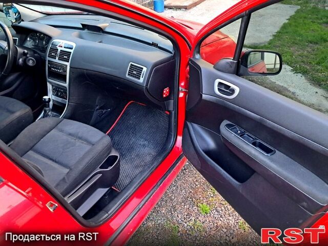 Красный Пежо 307, объемом двигателя 16 л и пробегом 255 тыс. км за 3400 $, фото 2 на Automoto.ua
