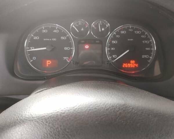 Красный Пежо 307, объемом двигателя 2 л и пробегом 269 тыс. км за 4700 $, фото 6 на Automoto.ua