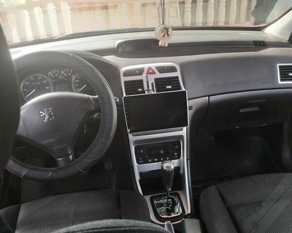 Красный Пежо 307, объемом двигателя 2 л и пробегом 269 тыс. км за 4700 $, фото 2 на Automoto.ua