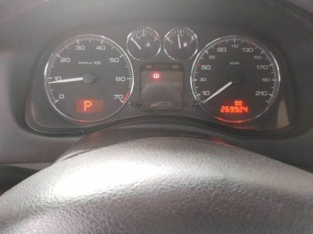 Червоний Пежо 307, об'ємом двигуна 2 л та пробігом 269 тис. км за 4700 $, фото 7 на Automoto.ua