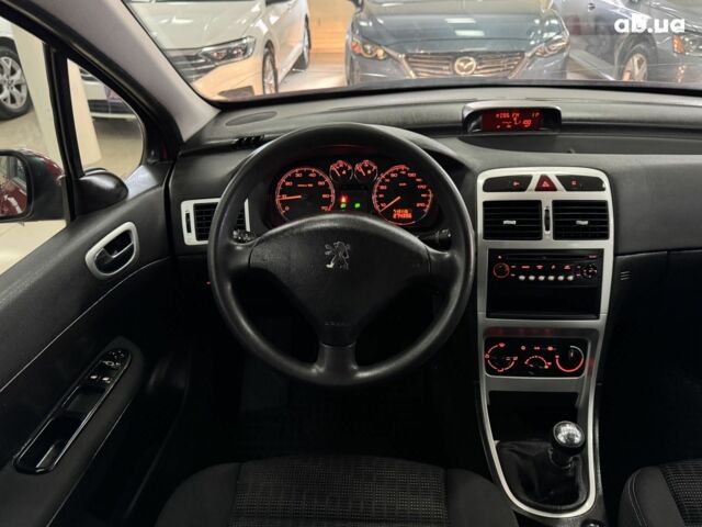 Красный Пежо 307, объемом двигателя 0 л и пробегом 274 тыс. км за 5400 $, фото 9 на Automoto.ua