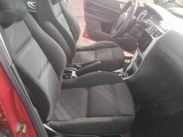 Червоний Пежо 307, об'ємом двигуна 2 л та пробігом 269 тис. км за 4700 $, фото 6 на Automoto.ua