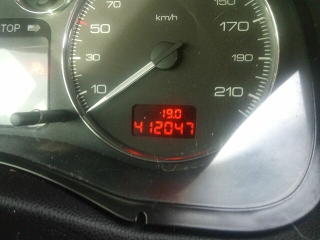 Красный Пежо 307, объемом двигателя 0 л и пробегом 411 тыс. км за 3200 $, фото 5 на Automoto.ua