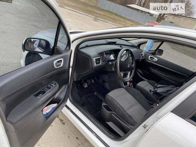 Пежо 307, объемом двигателя 1.6 л и пробегом 300 тыс. км за 4300 $, фото 3 на Automoto.ua