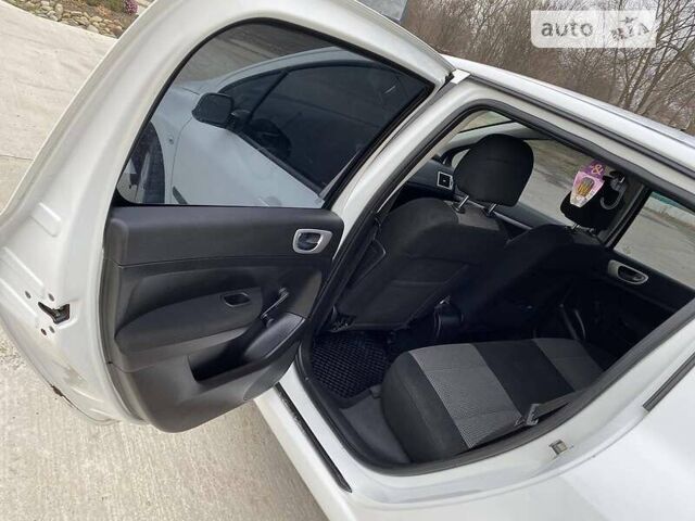 Пежо 307, объемом двигателя 1.6 л и пробегом 300 тыс. км за 4300 $, фото 4 на Automoto.ua