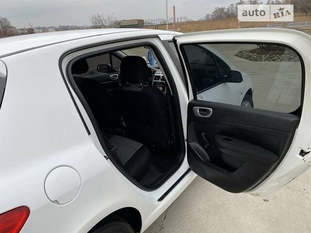 Пежо 307, объемом двигателя 1.6 л и пробегом 300 тыс. км за 4300 $, фото 8 на Automoto.ua