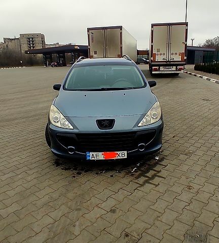 Пежо 307, объемом двигателя 1.6 л и пробегом 337 тыс. км за 4100 $, фото 3 на Automoto.ua