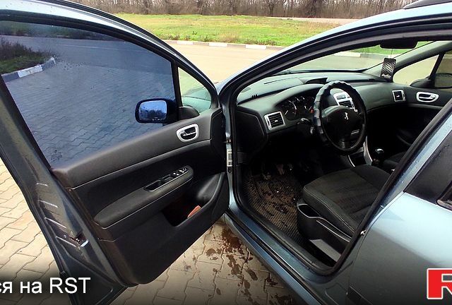 Пежо 307, объемом двигателя 1.6 л и пробегом 337 тыс. км за 4100 $, фото 5 на Automoto.ua