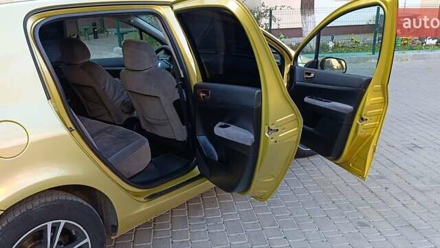 Желтый Пежо 307, объемом двигателя 1.6 л и пробегом 260 тыс. км за 3500 $, фото 11 на Automoto.ua