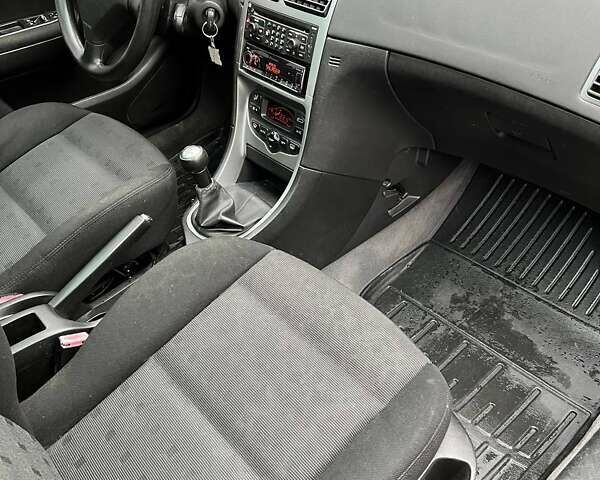 Желтый Пежо 307, объемом двигателя 1.6 л и пробегом 204 тыс. км за 3950 $, фото 5 на Automoto.ua