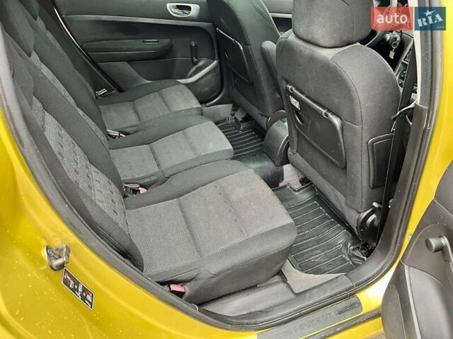 Желтый Пежо 307, объемом двигателя 1.6 л и пробегом 204 тыс. км за 3950 $, фото 3 на Automoto.ua