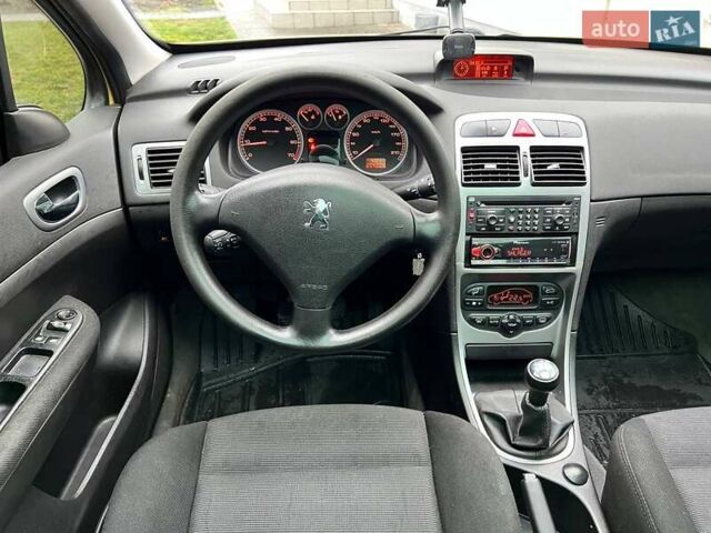 Желтый Пежо 307, объемом двигателя 1.6 л и пробегом 204 тыс. км за 3950 $, фото 2 на Automoto.ua