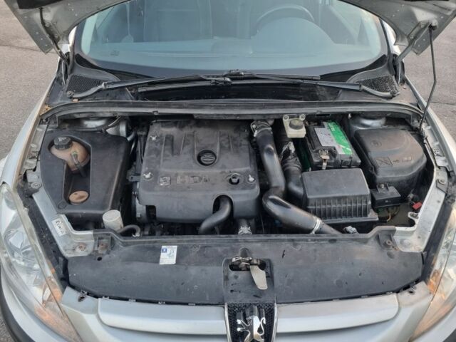 Серый Пежо 307, объемом двигателя 2 л и пробегом 300 тыс. км за 2550 $, фото 5 на Automoto.ua