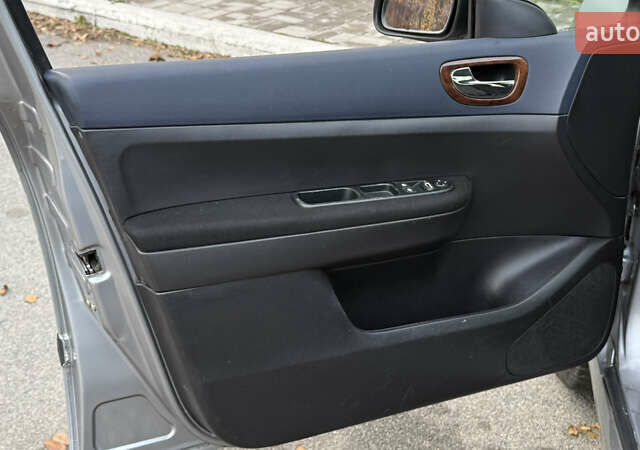 Серый Пежо 307, объемом двигателя 1.6 л и пробегом 232 тыс. км за 3999 $, фото 12 на Automoto.ua