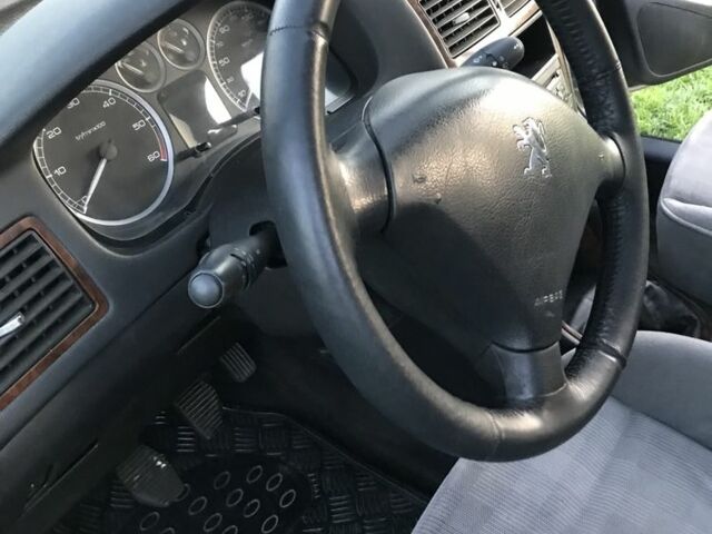 Сірий Пежо 307, об'ємом двигуна 1.4 л та пробігом 380 тис. км за 1500 $, фото 4 на Automoto.ua