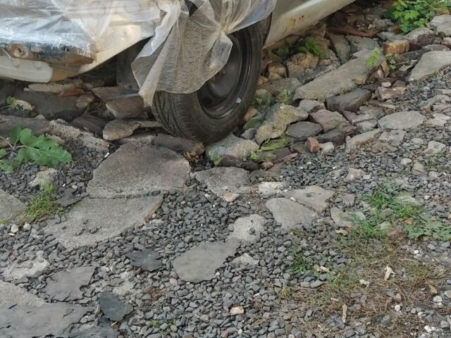 Серый Пежо 307, объемом двигателя 1.4 л и пробегом 250 тыс. км за 750 $, фото 2 на Automoto.ua