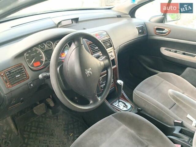 Серый Пежо 307, объемом двигателя 2 л и пробегом 260 тыс. км за 3500 $, фото 3 на Automoto.ua
