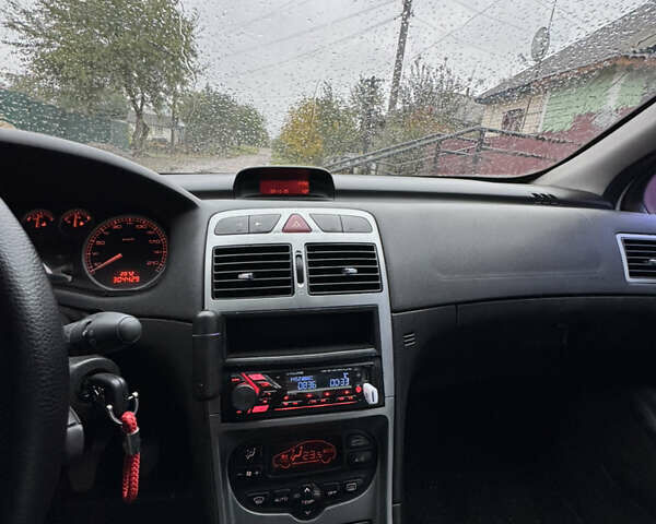 Сірий Пежо 307, об'ємом двигуна 1.6 л та пробігом 304 тис. км за 3100 $, фото 9 на Automoto.ua
