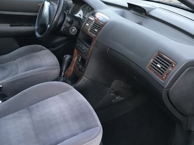 Сірий Пежо 307, об'ємом двигуна 1.4 л та пробігом 380 тис. км за 1500 $, фото 6 на Automoto.ua