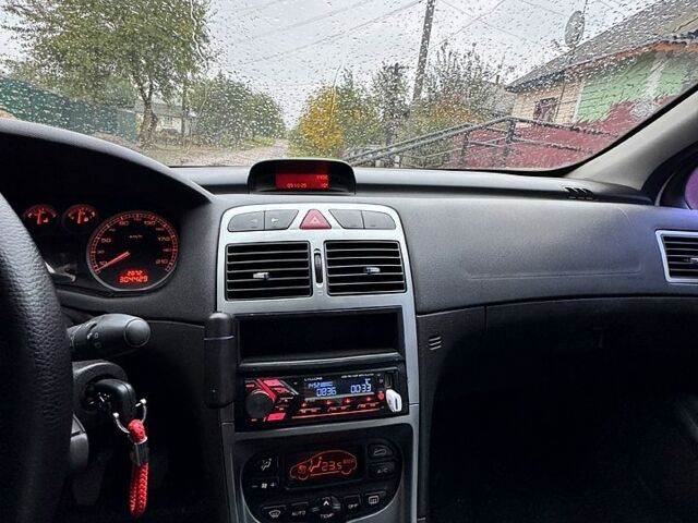 Сірий Пежо 307, об'ємом двигуна 1.6 л та пробігом 304 тис. км за 3200 $, фото 7 на Automoto.ua