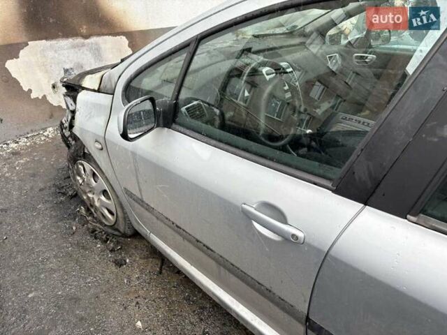 Серый Пежо 307, объемом двигателя 1.6 л и пробегом 200 тыс. км за 800 $, фото 4 на Automoto.ua