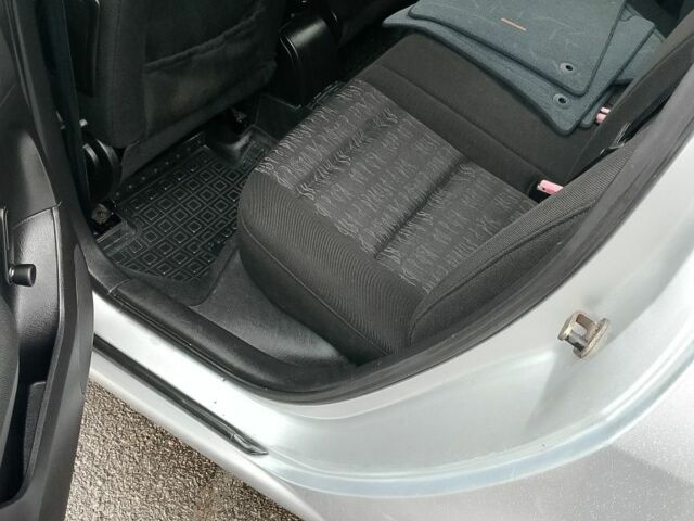 Сірий Пежо 307, об'ємом двигуна 1.6 л та пробігом 300 тис. км за 2800 $, фото 3 на Automoto.ua